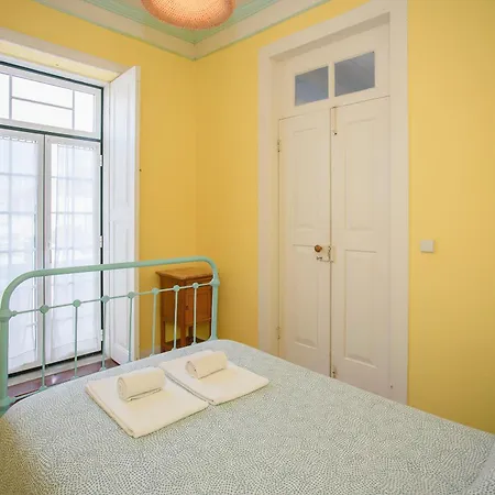 . Yellow Pavilion * Torreira