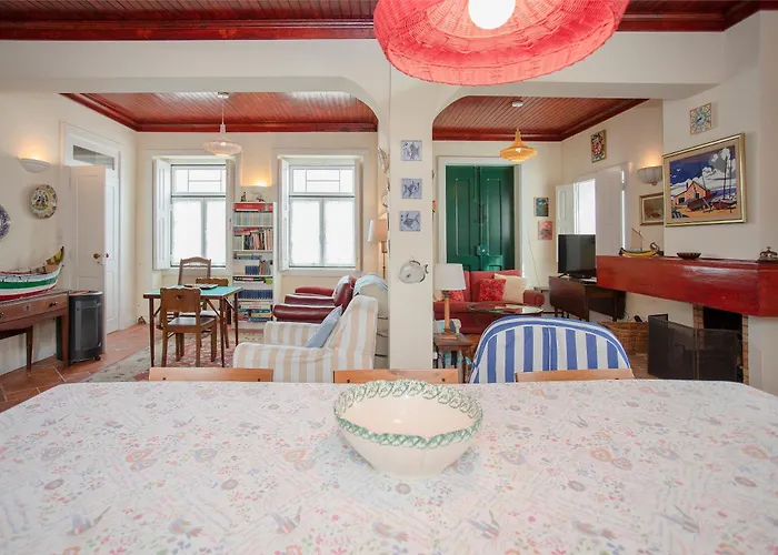 Tatil Evi . Yellow Pavilion