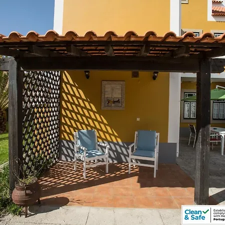 . Yellow Pavilion Ferienhaus Torreira