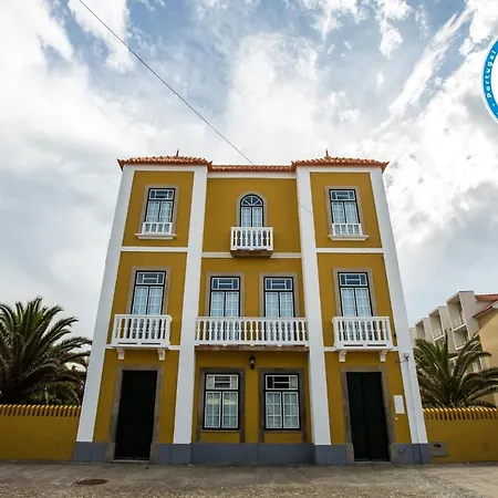 . Yellow Pavilion 펜션