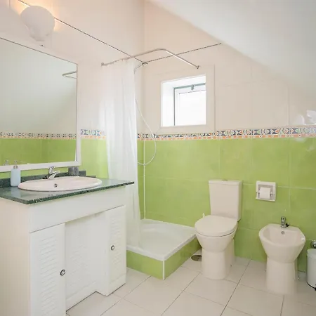 . Yellow Pavilion 펜션