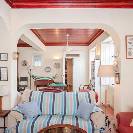 . Yellow Pavilion 토레이라